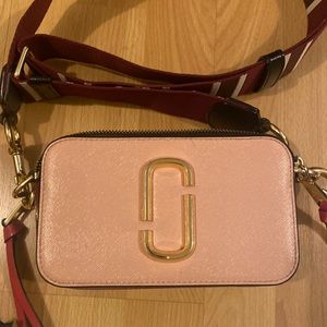 The snapshot bag, used twice. Comes with dust bag. Like new.